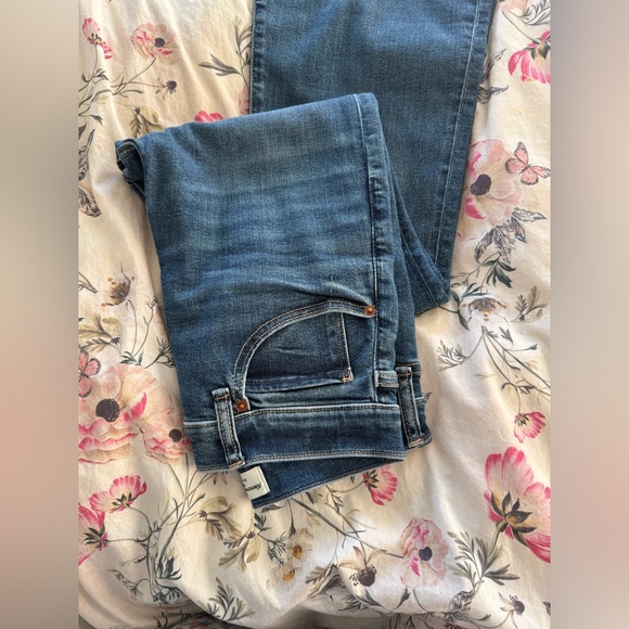 Abercrombrie Ultra High Rise Flare Jeans - Picture 6 of 9